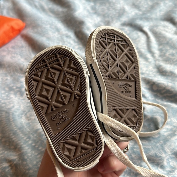 Baby converse, size 2 - Picture 5 of 7